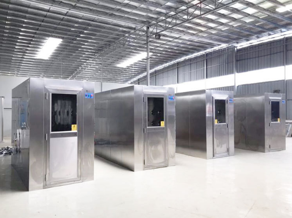 風淋室是人進入潔凈室所必需的通道，它可以減少進出潔凈室所帶來的污染問題