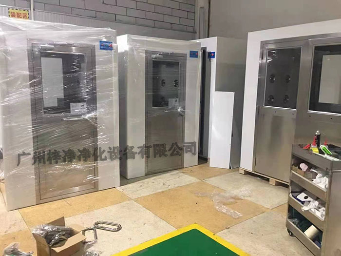 風淋室作為一種重要的凈化設備，廣泛應用于無塵室、電子、制藥等行業。