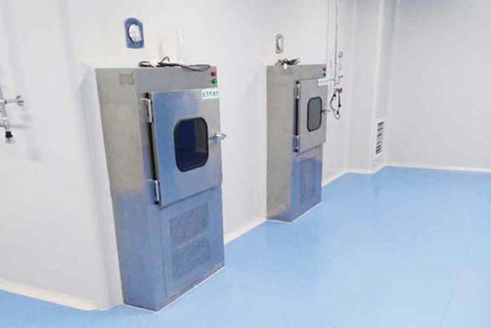 開啟傳遞窗：按照實(shí)驗(yàn)室規(guī)定的方式開啟傳遞窗，通常為從外向內(nèi)或從內(nèi)向外開啟。