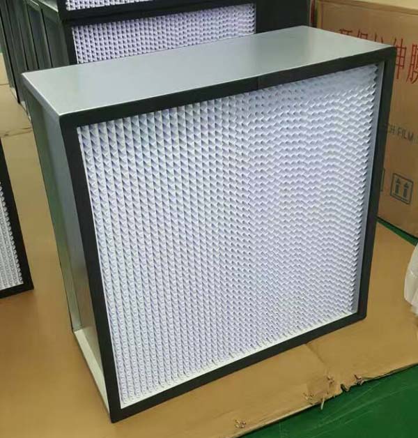HEPA高效過濾器能夠過濾掉0.3微米以上的微粒，對(duì)于大多數(shù)潔凈室的要求已經(jīng)足夠。