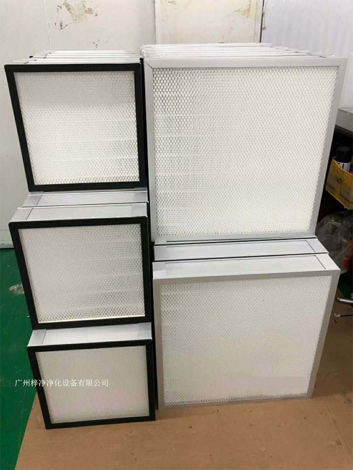 ULPA高效過濾器適用于對(duì)潔凈度要求極高的領(lǐng)域，如生物制藥、半導(dǎo)體潔凈室等。