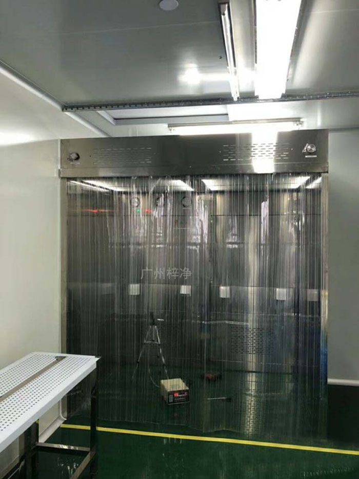 負壓稱量罩與潔凈采樣車在制藥廠的優點缺點對比